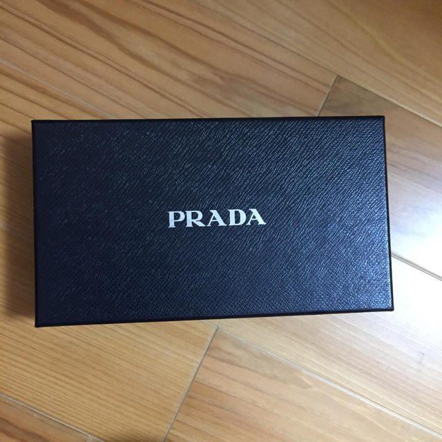 PRADA(プラダ)のプラダの箱 レディースのファッション小物(財布)の商品写真