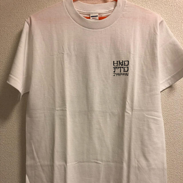 UNDEFEATED(アンディフィーテッド)のUNDEFEATED UKIYOE SUMO TEE WHITE S メンズのトップス(Tシャツ/カットソー(半袖/袖なし))の商品写真