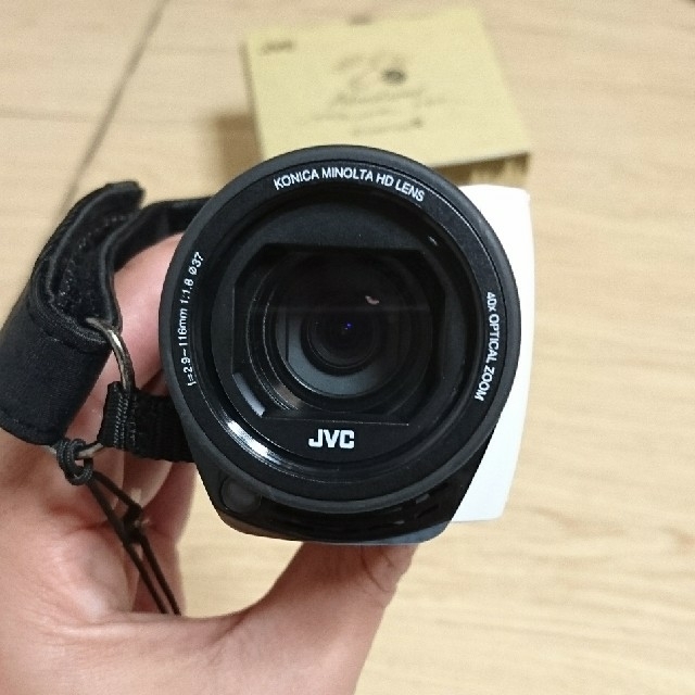 KENWOOD(ケンウッド)の【美品】JVC KENWOOD 防塵・防水ビデオカメラ GZ-R470-W スマホ/家電/カメラのカメラ(ビデオカメラ)の商品写真