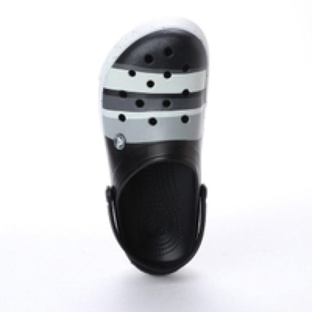 crocs(クロックス)の残少 クロックス 26cm ブラック ライトグレー ビーチサンダル 限定商品 レディースの靴/シューズ(サンダル)の商品写真