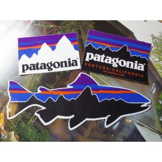 パタゴニア(patagonia)のパタゴニア　patagonia 青魚大+定番白黒 ステッカー(登山用品)