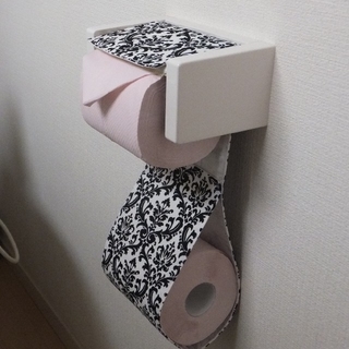 ダマスク柄のトイレットペーパーホルダー(その他)