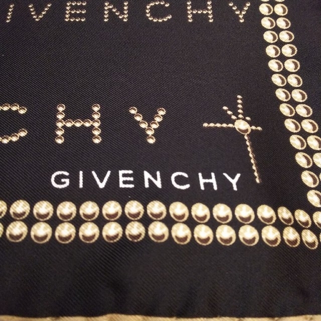 GIVENCHY(ジバンシィ)のGIVENCHY ジバンシー スカーフ シルク100％ レディースのファッション小物(バンダナ/スカーフ)の商品写真