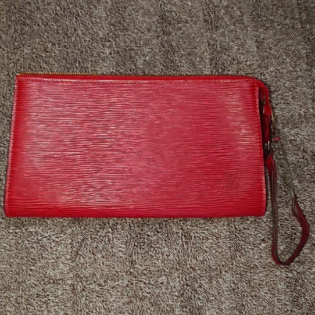 LOUIS VUITTON(ルイヴィトン)のルイヴィトン エピ クラッチバッグ小 RED レディースのバッグ(クラッチバッグ)の商品写真