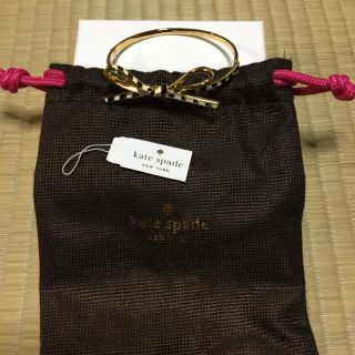 ケイトスペードニューヨーク(kate spade new york)のケイトスペード♠︎リボンモチーフバングル試着のみ(ブレスレット/バングル)