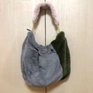 イアパピヨネ(ear PAPILLONNER)のイア パピヨネ フェイクファーバック(ハンドバッグ)