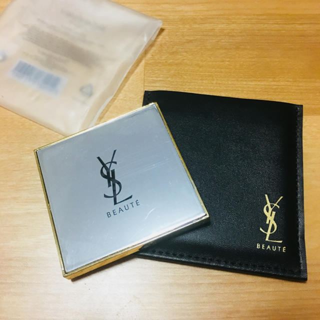 Yves Saint Laurent Beaute(イヴサンローランボーテ)の非売品★新品 未使用★イヴ・サンローラン ミラー 鏡 レディースのファッション小物(ミラー)の商品写真