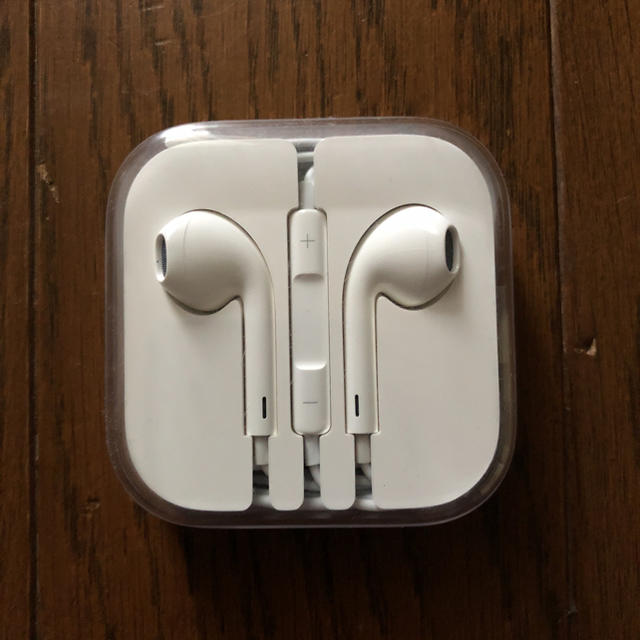 Apple(アップル)のアイフォン イヤホン スマホ/家電/カメラのオーディオ機器(ヘッドフォン/イヤフォン)の商品写真