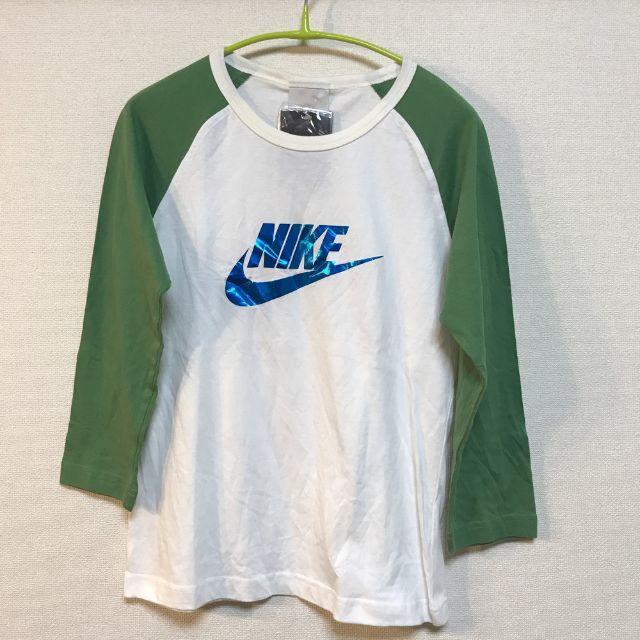 NIKE(ナイキ)の【新品】NIKE ロンT 白 緑 メタリック Mサイズ レディース レディースのトップス(Tシャツ(長袖/七分))の商品写真