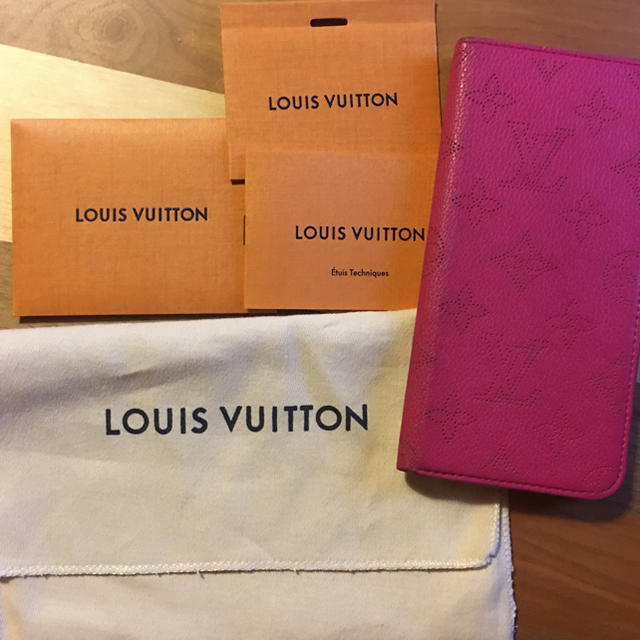 LOUIS VUITTON(ルイヴィトン)のルイヴィトン★マヒナ スマホ/家電/カメラのスマホアクセサリー(iPhoneケース)の商品写真