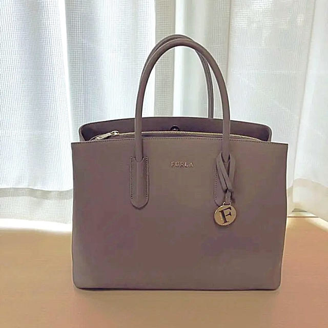 美品 FURLA フルラ テスラ トートバッグ ショルダー付レディース