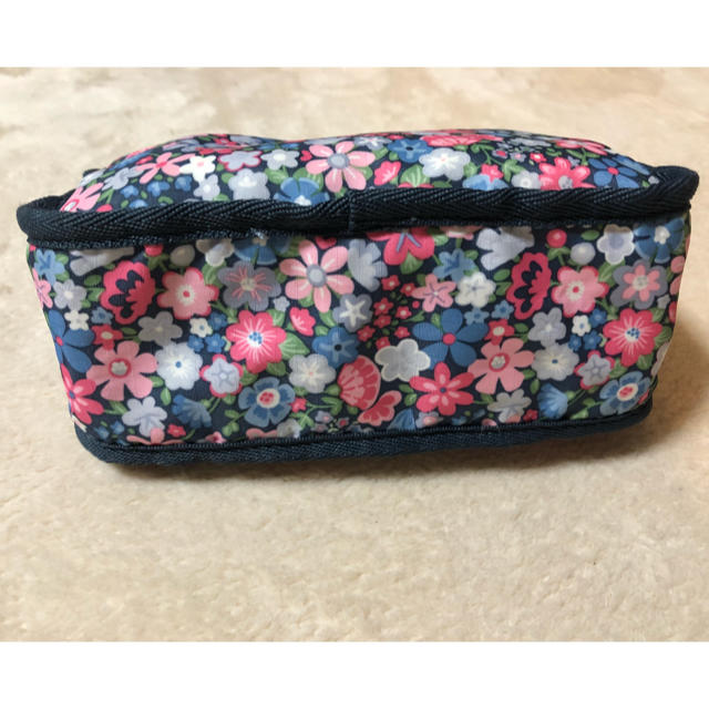 LeSportsac(レスポートサック)の★まにゃ様専用★ レスポートサック 小花柄ポーチ  レディースのファッション小物(ポーチ)の商品写真