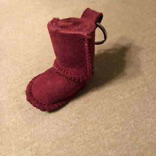 アグ(UGG)のUGG ブドウ色 ムートンブーツ キーホルダー(キーホルダー)