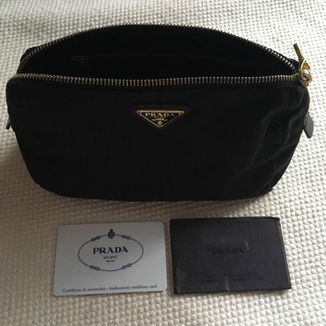 PRADA(プラダ)の【中古】プラダPRADA ナイロンポーチ※ギャランティ&袋付【黒】 レディースのファッション小物(ポーチ)の商品写真