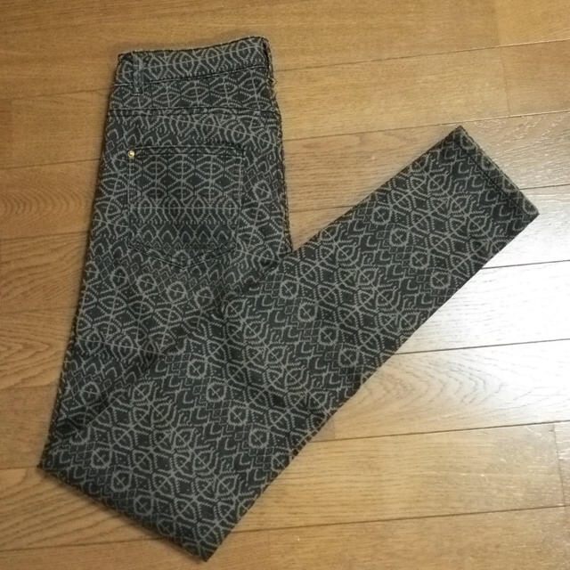 H&M(エイチアンドエム)の○H&M♡美品スキニーパンツZARA AZUL moussy EMODA レディースのパンツ(スキニーパンツ)の商品写真