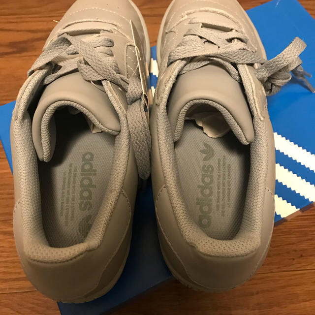 adidas(アディダス)のadidas yeezy  powerphase 25cm レディースの靴/シューズ(スニーカー)の商品写真