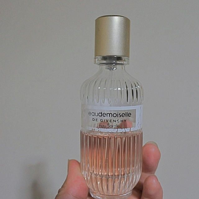 GIVENCHY - GIVENCHY オードモワゼルフローラル 香水の通販 by あーみー's shop｜ジバンシィならラクマ
