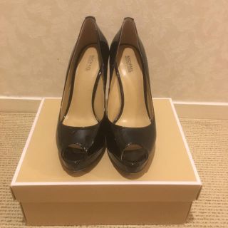 美品　MICHAEL KORS 黒パンプス　エナメル　結婚式