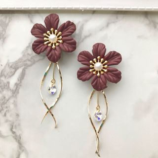 スワロフスキー(SWAROVSKI)の【Swarovski 】フラワー×スワロフスキー ピアス&イヤリング(ピアス)