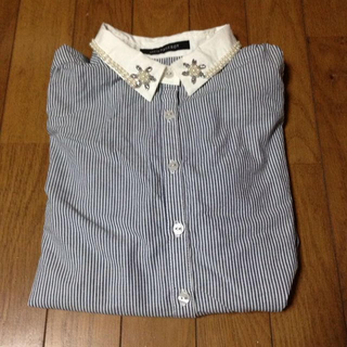 ページボーイ(PAGEBOY)の衿ビジューシャツ(シャツ/ブラウス(長袖/七分))