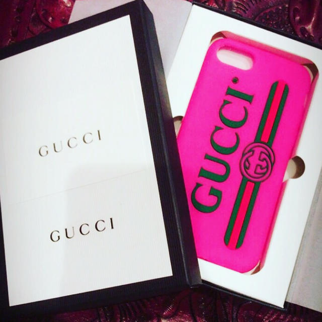 Gucci - 確実正規品✨GUCCIロゴ ラバーケース✨iPhone7の通販 by ゆー's shop｜グッチならラクマ