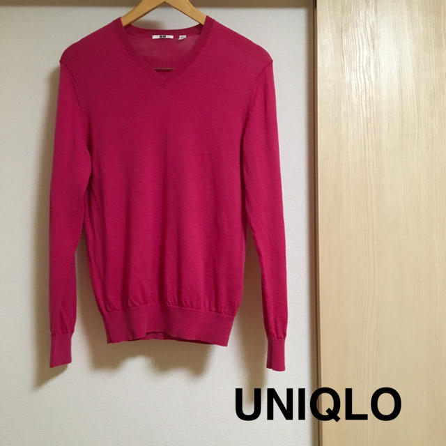 UNIQLO(ユニクロ)の【美品】ユニクロ Vネック ピンクニット メンズのトップス(ニット/セーター)の商品写真