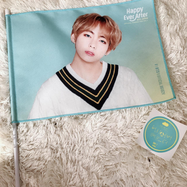 防弾少年団(BTS)(ボウダンショウネンダン)のBTS V フラッグ エンタメ/ホビーのCD(K-POP/アジア)の商品写真