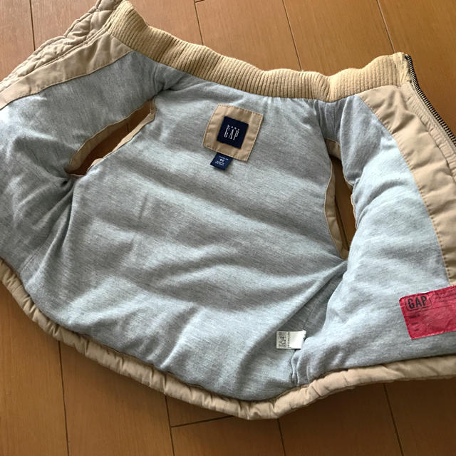 babyGAP(ベビーギャップ)の【美品】Baby GAP 中綿ベスト 80 ダウンベスト※プロフご覧ください キッズ/ベビー/マタニティのベビー服(~85cm)(ジャケット/コート)の商品写真