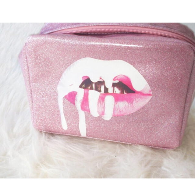 Kylie Cosmetics(カイリーコスメティックス)のTHE BIRTHDAY COLLECTION MAKEUP BAG ♡ レディースのファッション小物(ポーチ)の商品写真