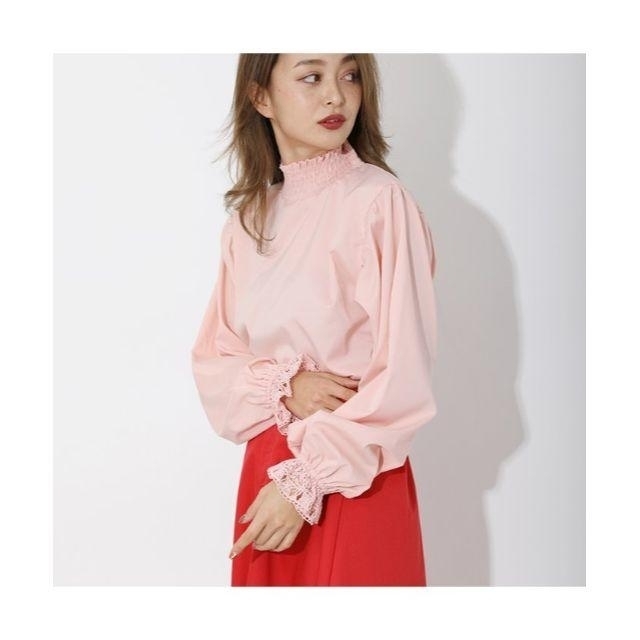 ZARA(ザラ)のSILKY★袖レースピンクブラウス★試着のみ★フリーサイズ レディースのトップス(シャツ/ブラウス(長袖/七分))の商品写真