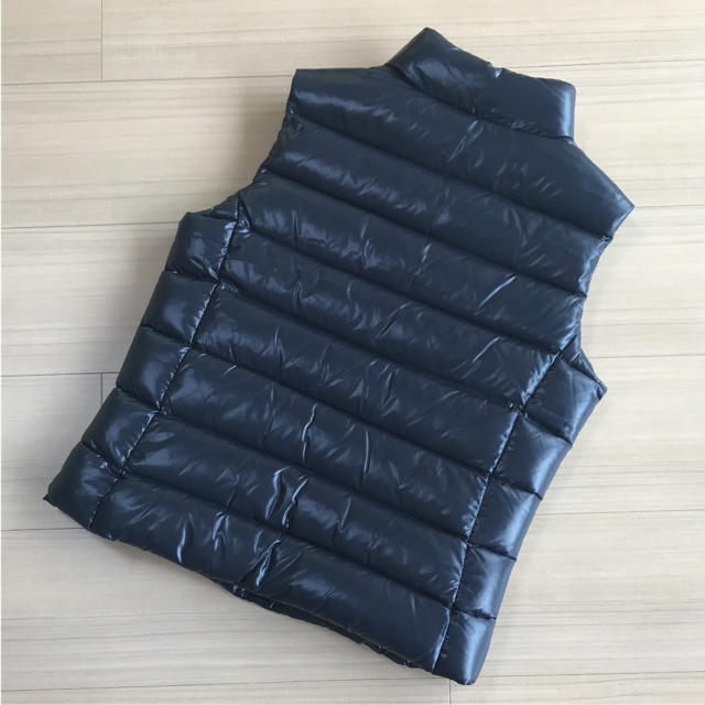 MONCLER(モンクレール)の専用  モンクレール  GHANY  12a  ダークネイビー ダウンベスト レディースのジャケット/アウター(ダウンベスト)の商品写真