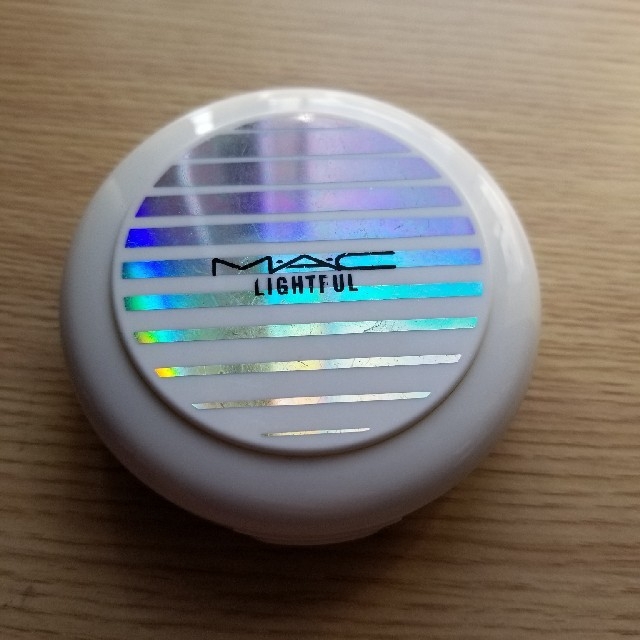 MAC(マック)のMAC ライトフル ファンデーション コスメ/美容のベースメイク/化粧品(ファンデーション)の商品写真