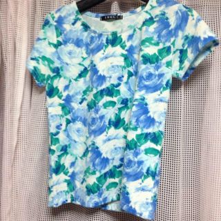 イング(INGNI)の青の花柄Tシャツ(Tシャツ(半袖/袖なし))