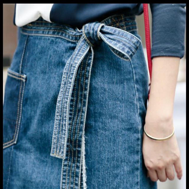 Ameri VINTAGE(アメリヴィンテージ)の【新品未使用】REMAKE DENIM SKIRT レディースのスカート(ひざ丈スカート)の商品写真