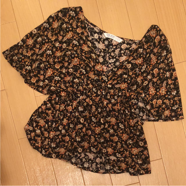 ZARA(ザラ)の花柄トップス レディースのトップス(カットソー(半袖/袖なし))の商品写真