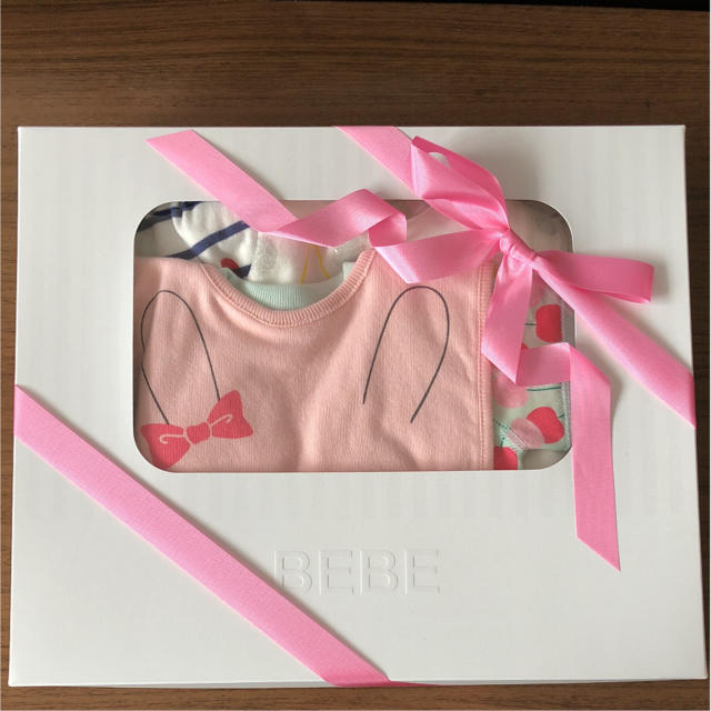 BeBe(ベベ)の値下げ中❗️BEBE ベビー服ギフト 女の子向け キッズ/ベビー/マタニティのベビー服(~85cm)(ロンパース)の商品写真