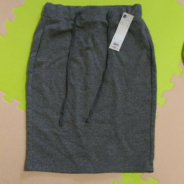 GU(ジーユー)のスウェットタイトスカート レディースのスカート(ひざ丈スカート)の商品写真