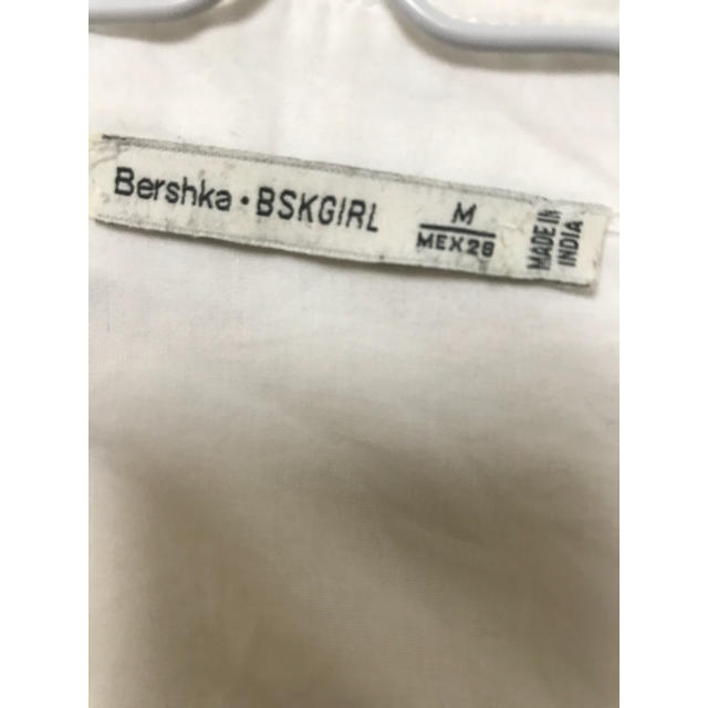 Bershka(ベルシュカ)のショート丈シャツ レディースのトップス(シャツ/ブラウス(長袖/七分))の商品写真