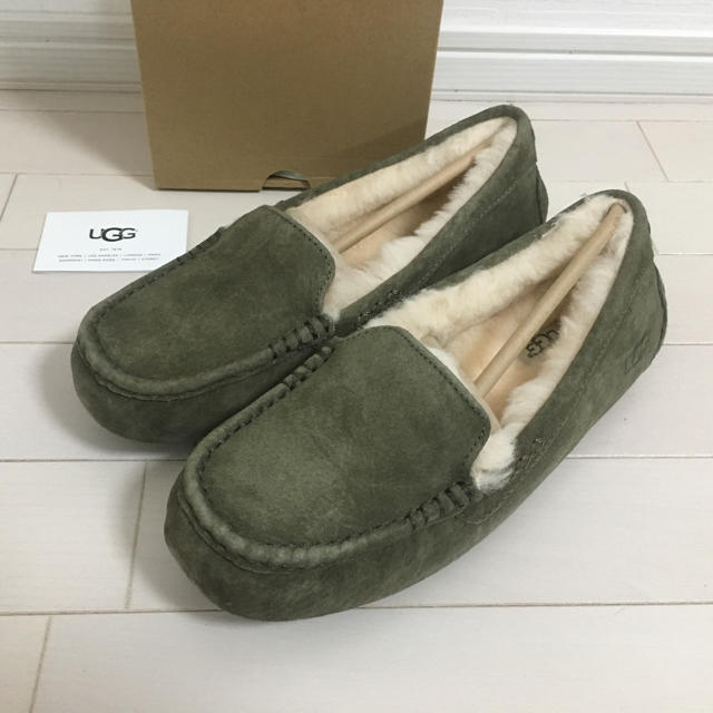 UGG(アグ)の【まくら様専用】26.5 UGG アンスレー モカシン カーキ メンズの靴/シューズ(スリッポン/モカシン)の商品写真