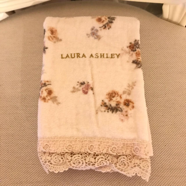 LAURA ASHLEY(ローラアシュレイ)のローラアシュレイ ハンドタオル インテリア/住まい/日用品の日用品/生活雑貨/旅行(タオル/バス用品)の商品写真