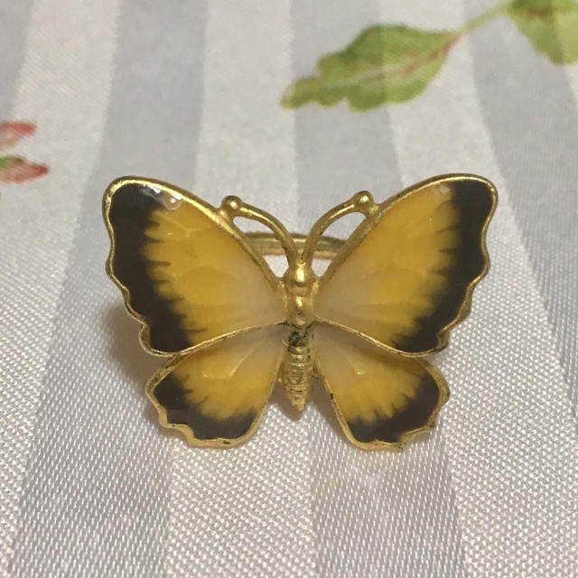 蝶々 蝶 バタフライ リング 指輪 ゴールド イエロー レディースのアクセサリー(リング(指輪))の商品写真