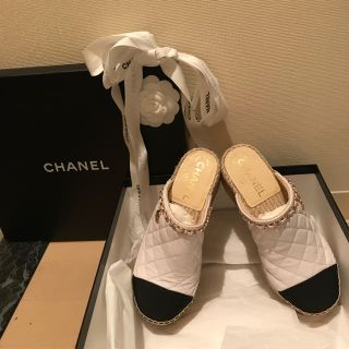 シャネル(CHANEL)のシャネル サボサンダ CCマークチェーンが素敵(サンダル)