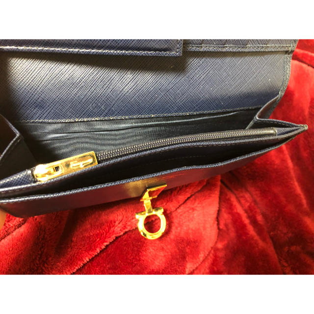 Salvatore Ferragamo(サルヴァトーレフェラガモ)のフェラガモ ネイビー 長財布  レディースのファッション小物(財布)の商品写真