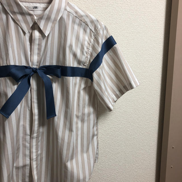 Dot&Stripes CHILDWOMAN(ドットアンドストライプスチャイルドウーマン)のリボンストライプシャツ レディースのトップス(シャツ/ブラウス(半袖/袖なし))の商品写真