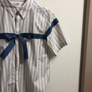 ドットアンドストライプスチャイルドウーマン(Dot&Stripes CHILDWOMAN)のリボンストライプシャツ(シャツ/ブラウス(半袖/袖なし))