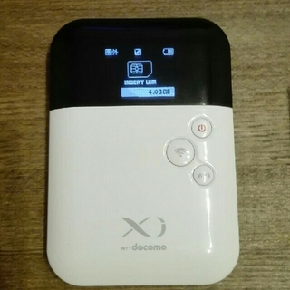エヌティティドコモ(NTTdocomo)のdocomo Xi L-04D ポケットWi-Fi モバイルルーター（白）(PC周辺機器)