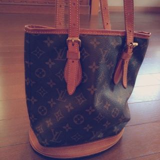 ルイヴィトン(LOUIS VUITTON)のLOUISVUITTON🎀バッグ(ハンドバッグ)