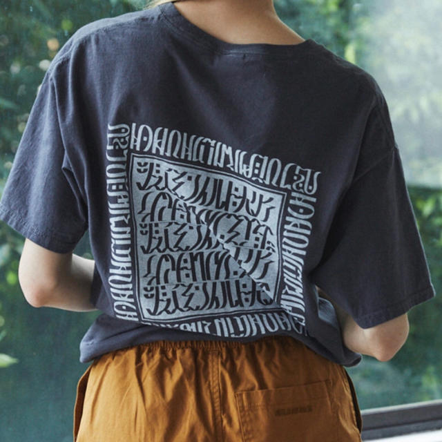 ALEXIA STAM(アリシアスタン)のjuemi MACCIU TYPO T レディースのトップス(Tシャツ(半袖/袖なし))の商品写真