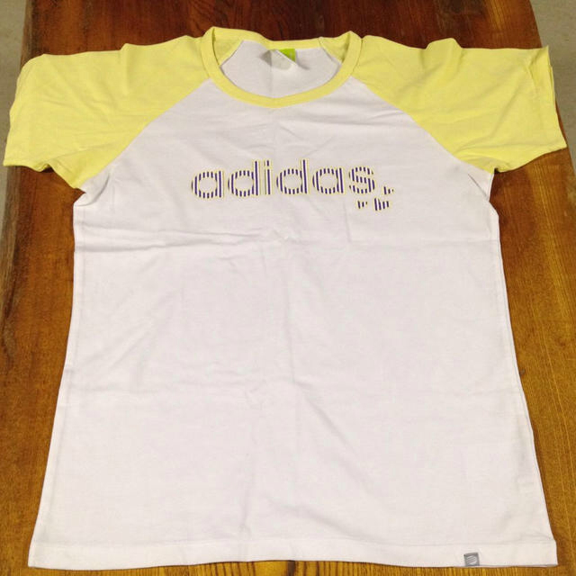 adidas(アディダス)のアディダス Tシャツ レディースのトップス(Tシャツ(半袖/袖なし))の商品写真