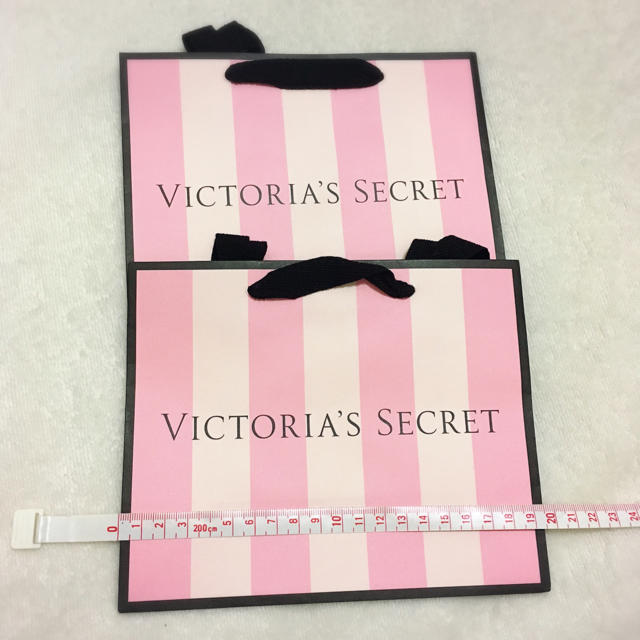 Victoria's Secret(ヴィクトリアズシークレット)のVictoria’s secret ショップ袋 x2 レディースのバッグ(ショップ袋)の商品写真